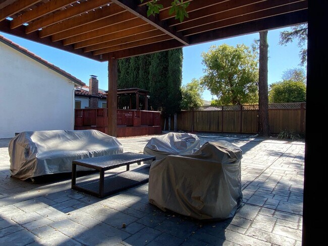 Building Photo - 363 El Portal Way