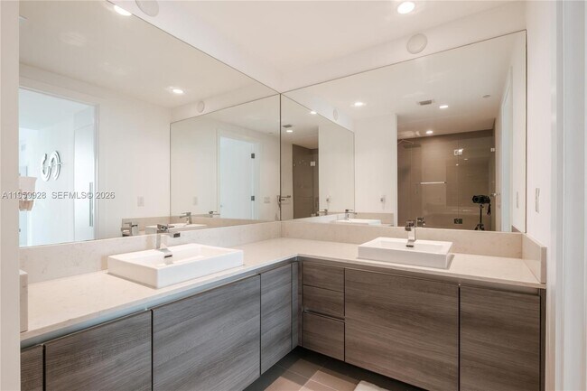 Building Photo - 1080 Brickell Ave