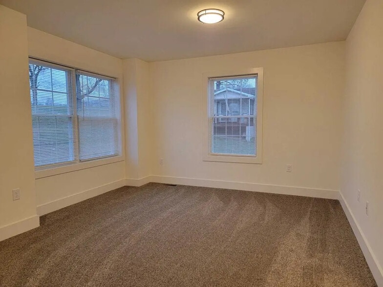 Building Photo - 16 Burk Ct