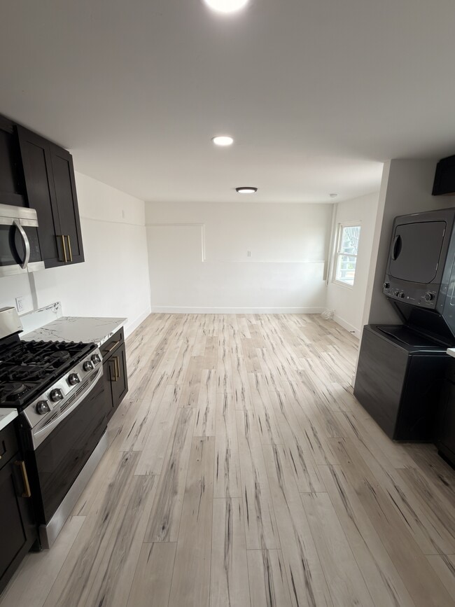 Building Photo - 5536 Encina Dr