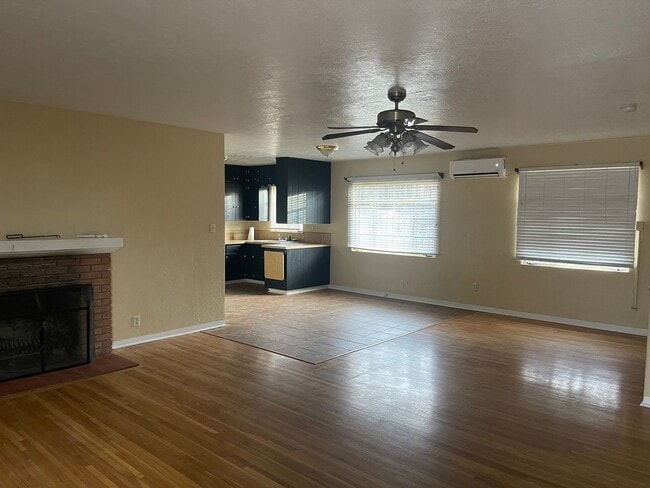 Building Photo - 5216 Los Arboles Ave NE