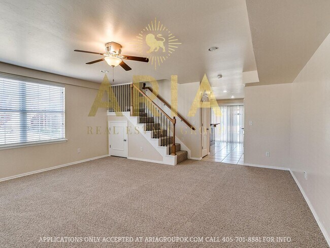 Building Photo - *611-613 Welston Cr.
