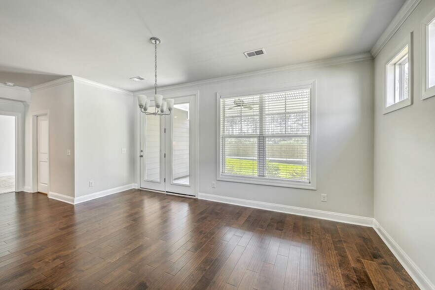 Building Photo - 316 Long Pier St