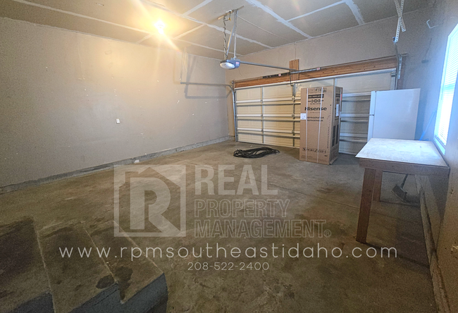 Building Photo - Spacious & Updated 2 Bedroom, 2 Bathroom Twin Home in Ammon with Fenced Backyard and Hookups (Ida...