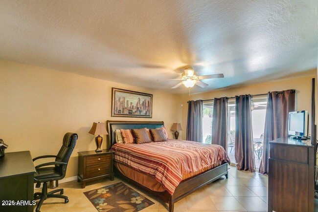 Building Photo - 7129 N Vía De Alegria