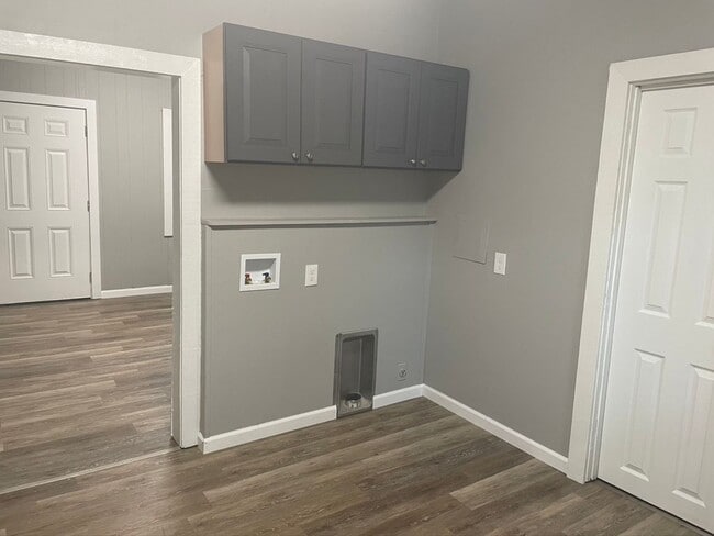 Building Photo - PRE-LEASING!! - AVAILABLE 7/10/26- Two Bedroom/ 1 Bathroom House