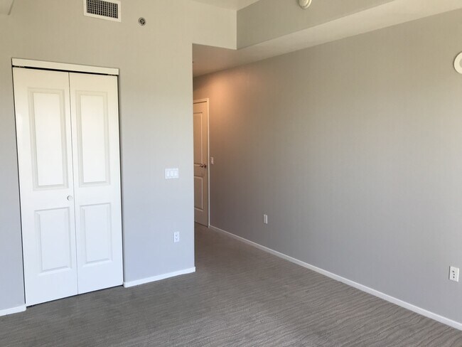 Building Photo - Gorgeous One Las Vegas Unit on the 9th Floor