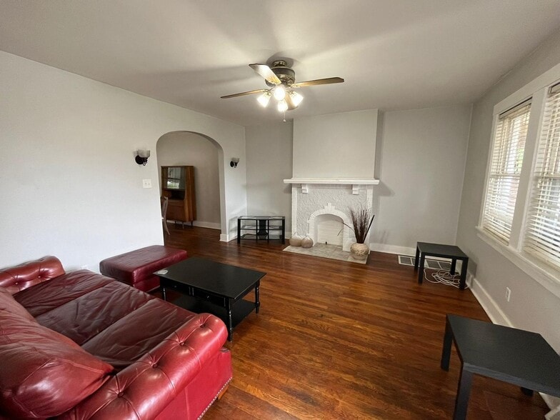 Primary Photo - 516 Belgreen Pl