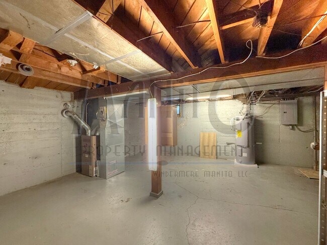 Building Photo - Beautiful Shadle Area Home