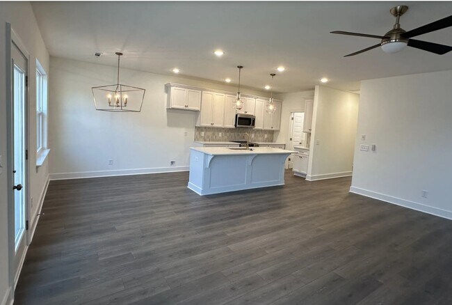Building Photo - 5049 Greentree Dr