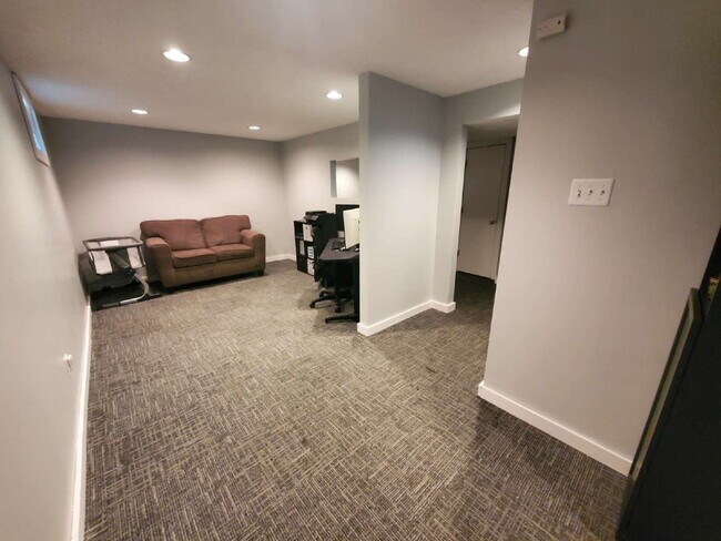 Building Photo - 4 bed 2 bath Comfortable and spacious single-family house, in NE Minneapolis