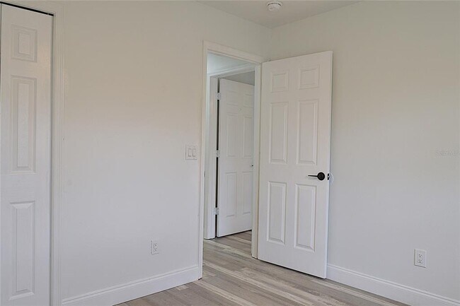 Building Photo - 5308 Cedarshake Ln