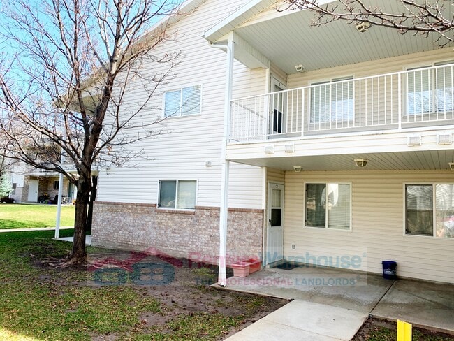 Building Photo - 2421 N 400 E