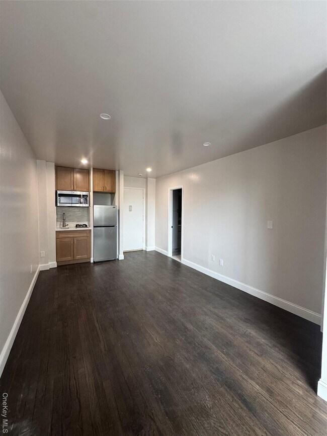 Building Photo - 395 Westchester Ave