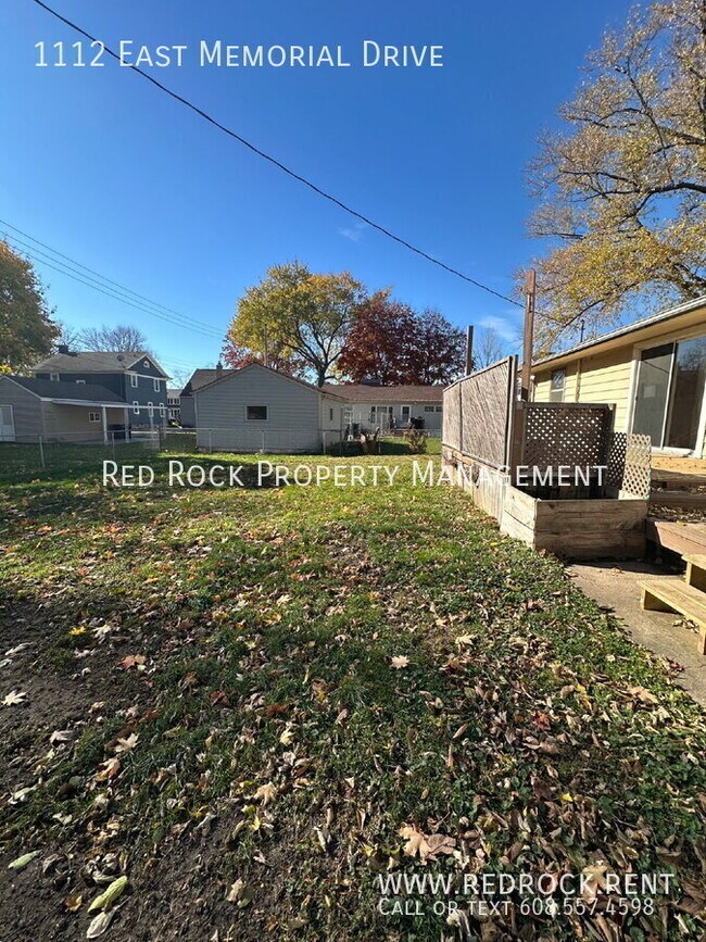 Building Photo - 1112 E Memorial Dr