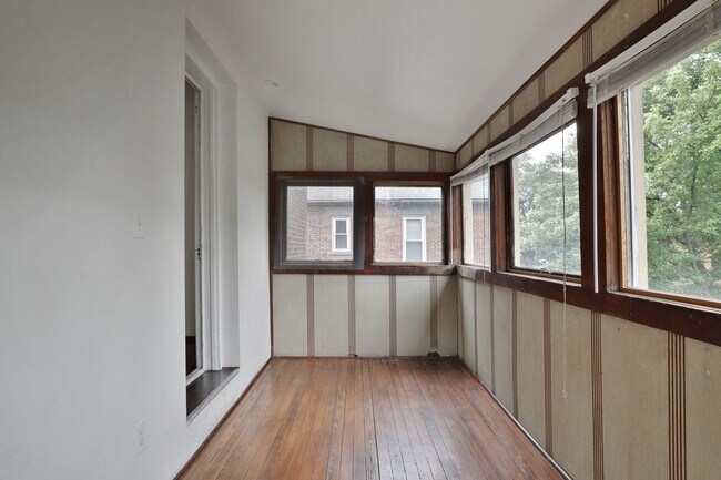 Building Photo - 1611 Summit St
