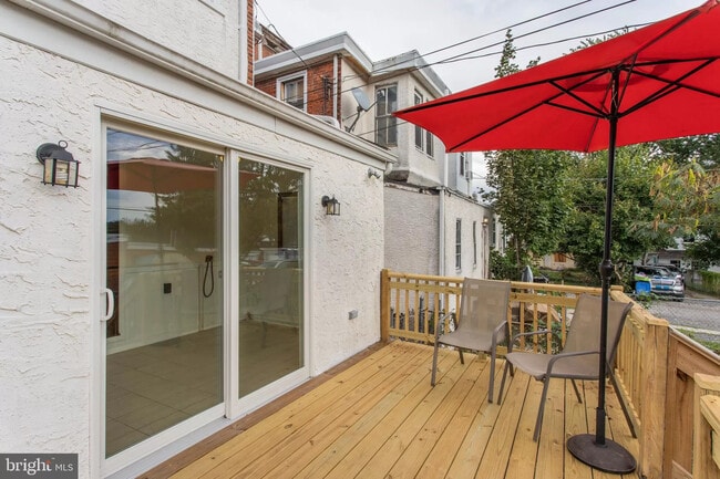 Building Photo - 5 Bedroms 1&1/2 Bathroom