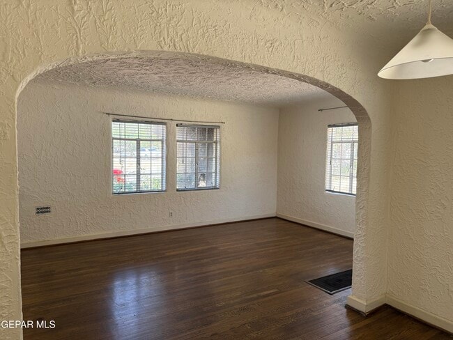 Building Photo - 1222 Mesita Dr