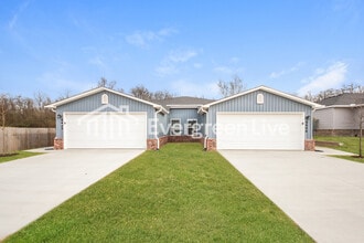 Building Photo - 6600 NW Kathleen St