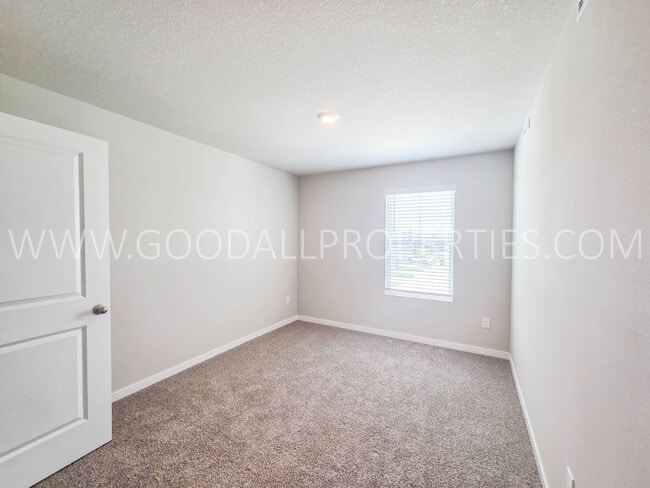 Building Photo - 1047 Daisy Ln