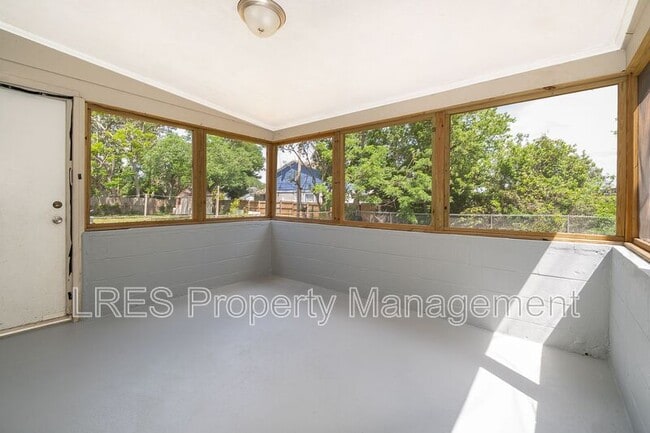Building Photo - 5601 Andora St