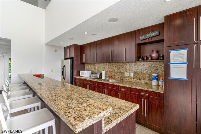 Building Photo - 185 Santa Clara Dr