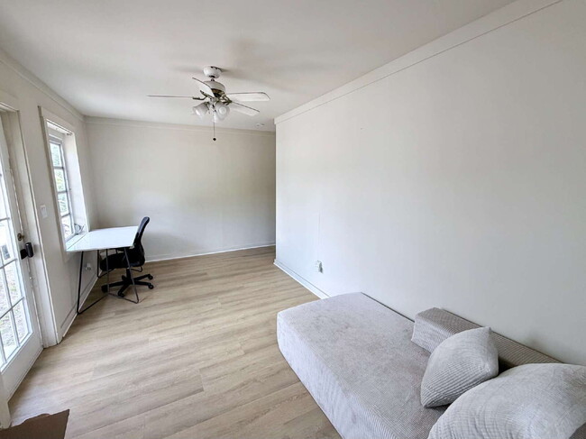 Building Photo - "Spacious 2-Bed, 2-Bath Oasis in Lake Worth Beach - Your Perfect Retreat Awaits!"