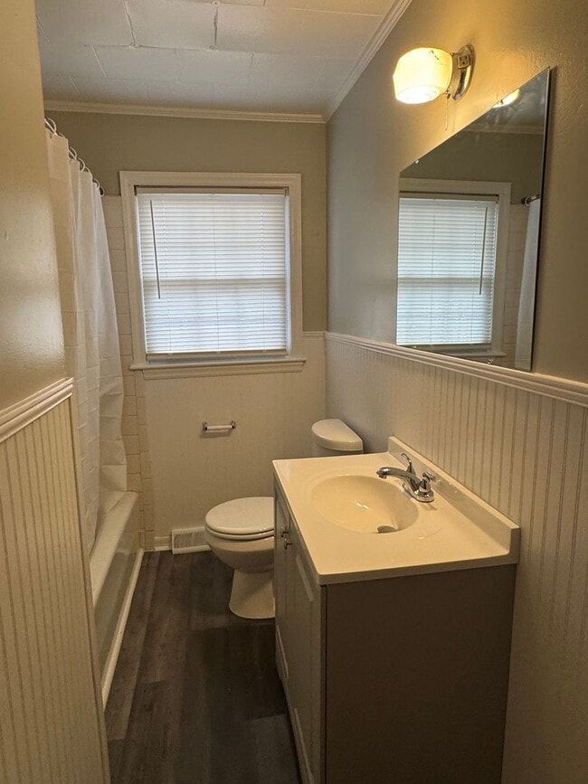 Building Photo - Walk to NCCU. 3 Bedroom