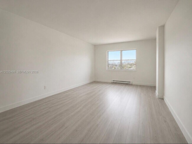 Building Photo - 400 Kings Point Dr
