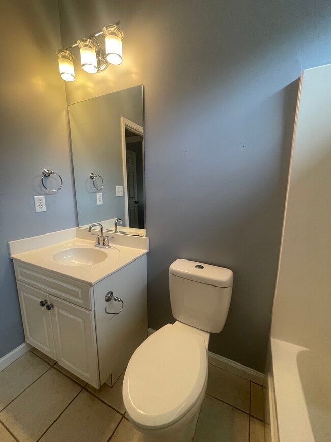 Building Photo - 237 Camden Lake Dr