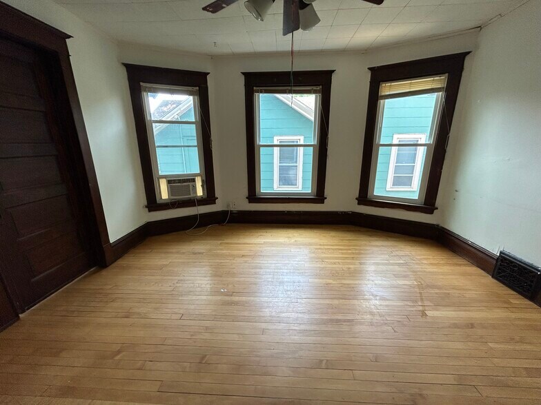 Building Photo - 514 E Johnson St