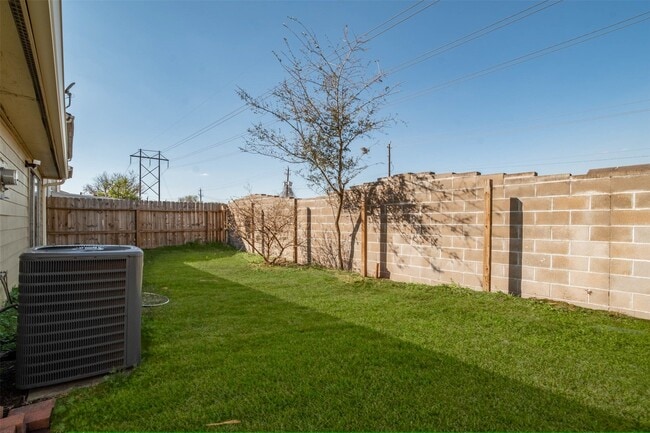 Building Photo - 11840 Spring Grove Dr