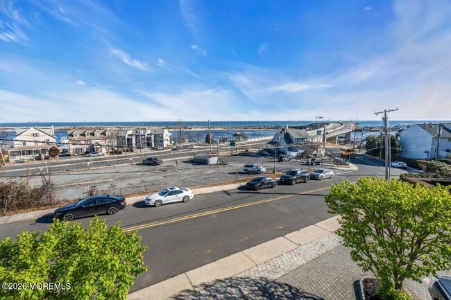 Building Photo - 23 E Mnr Sq