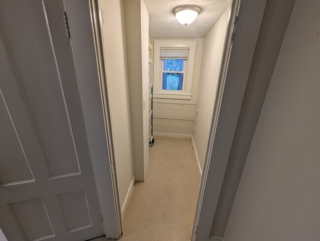 Building Photo - 112 King St