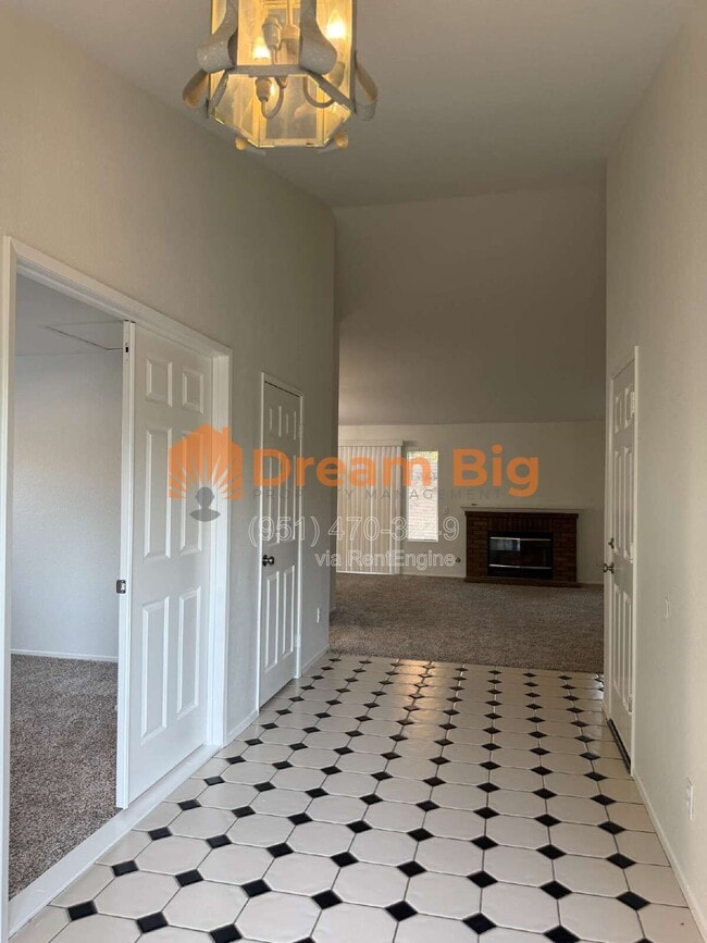 Building Photo - 1585 Stoneykirk Dr