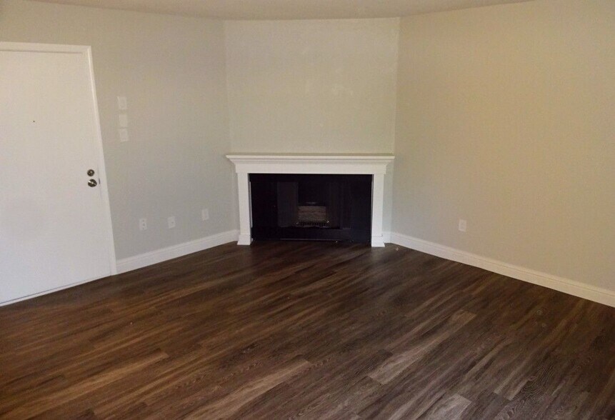 Building Photo - 2302 G St