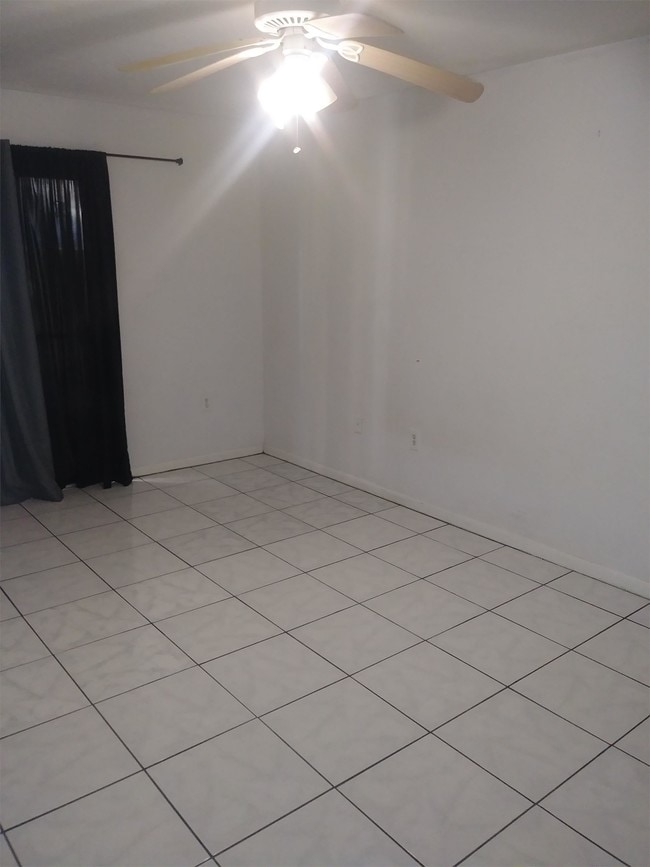 Building Photo - 1723 SW 68th Terrace