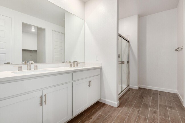 Building Photo - 17824 W Vogel Ave