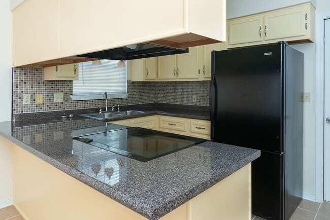 Building Photo - "Charming 3-Bed Oasis in Shalimar with 2 Full Baths and Cozy 1205 Sq. Ft.!