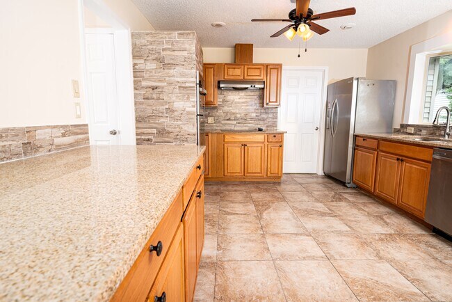 Building Photo - 6118 Gondolier Dr