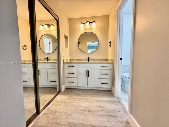 Building Photo - 9719 Hammocks Blvd