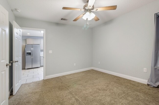 Building Photo - 515 Grand Ridge Dr