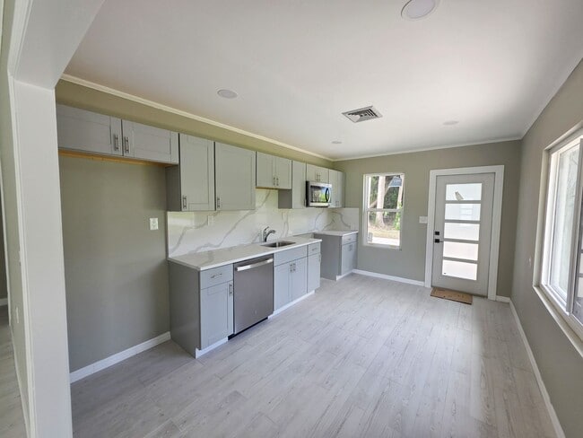 Building Photo - 100% Remodeled 2 bedroom 1.5 bath ANNUAL RENTAL