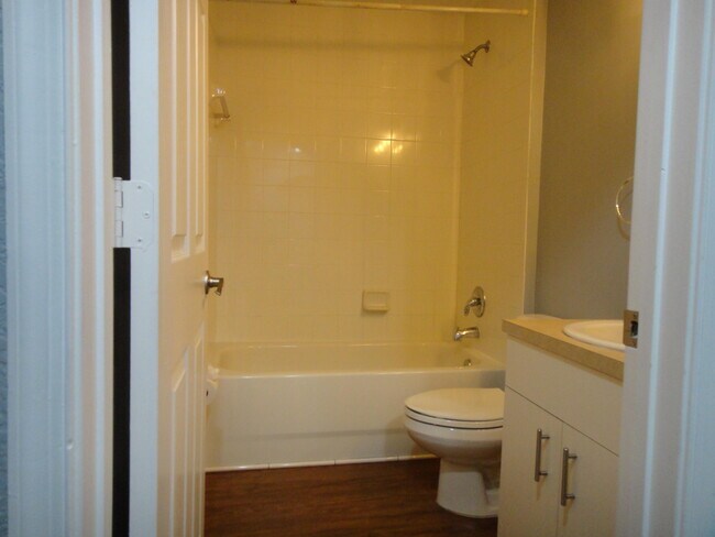 Building Photo - 2912 Hidden Hills Rd