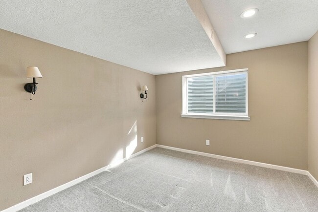 Building Photo - 1680 N Winchester Ct