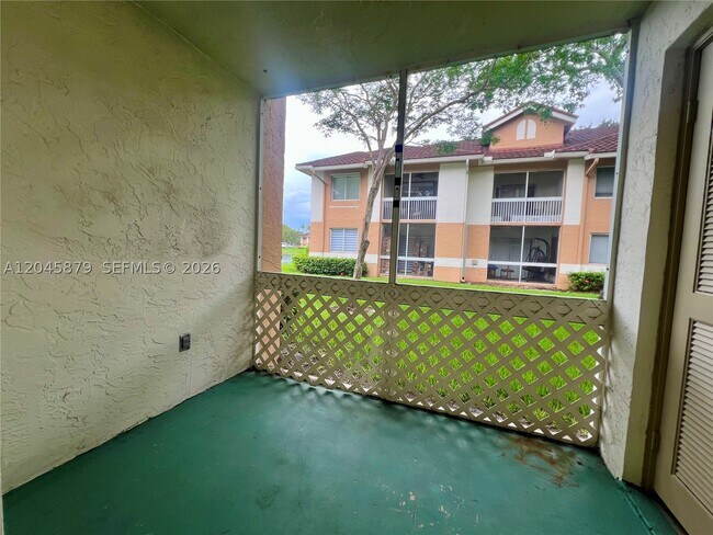 Building Photo - 842 NW 92nd Ave