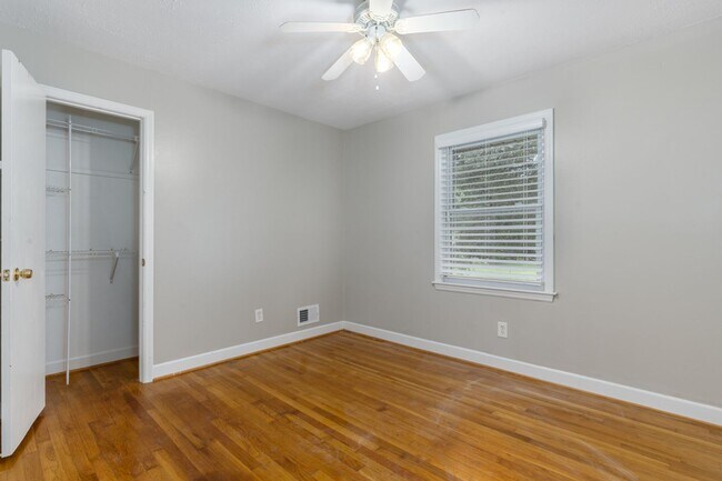 Building Photo - Charming ranch - style home in an unbeatab...