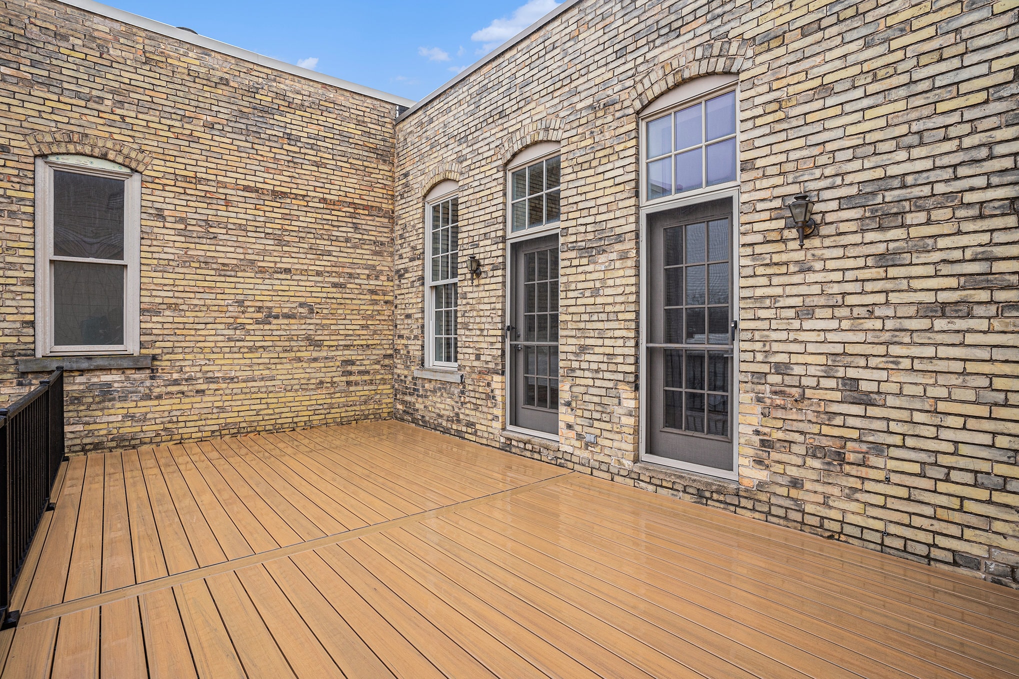 Building Photo - 32 E 8th St