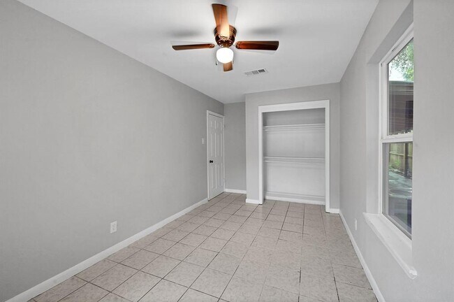 Building Photo - 1925 Ojeman Rd