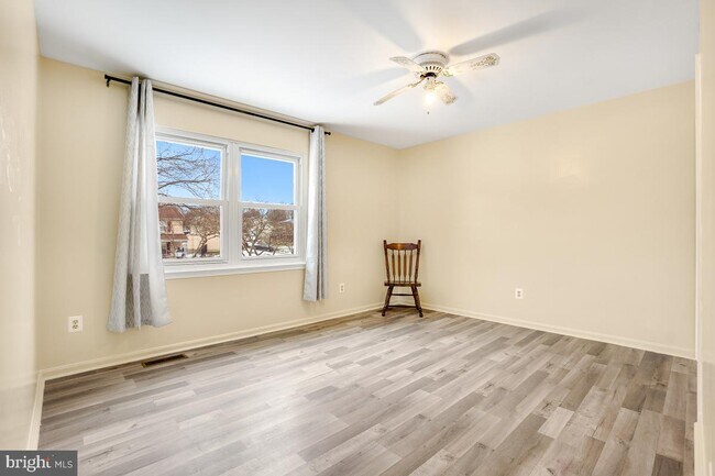 Building Photo - 817 Falcon Dr